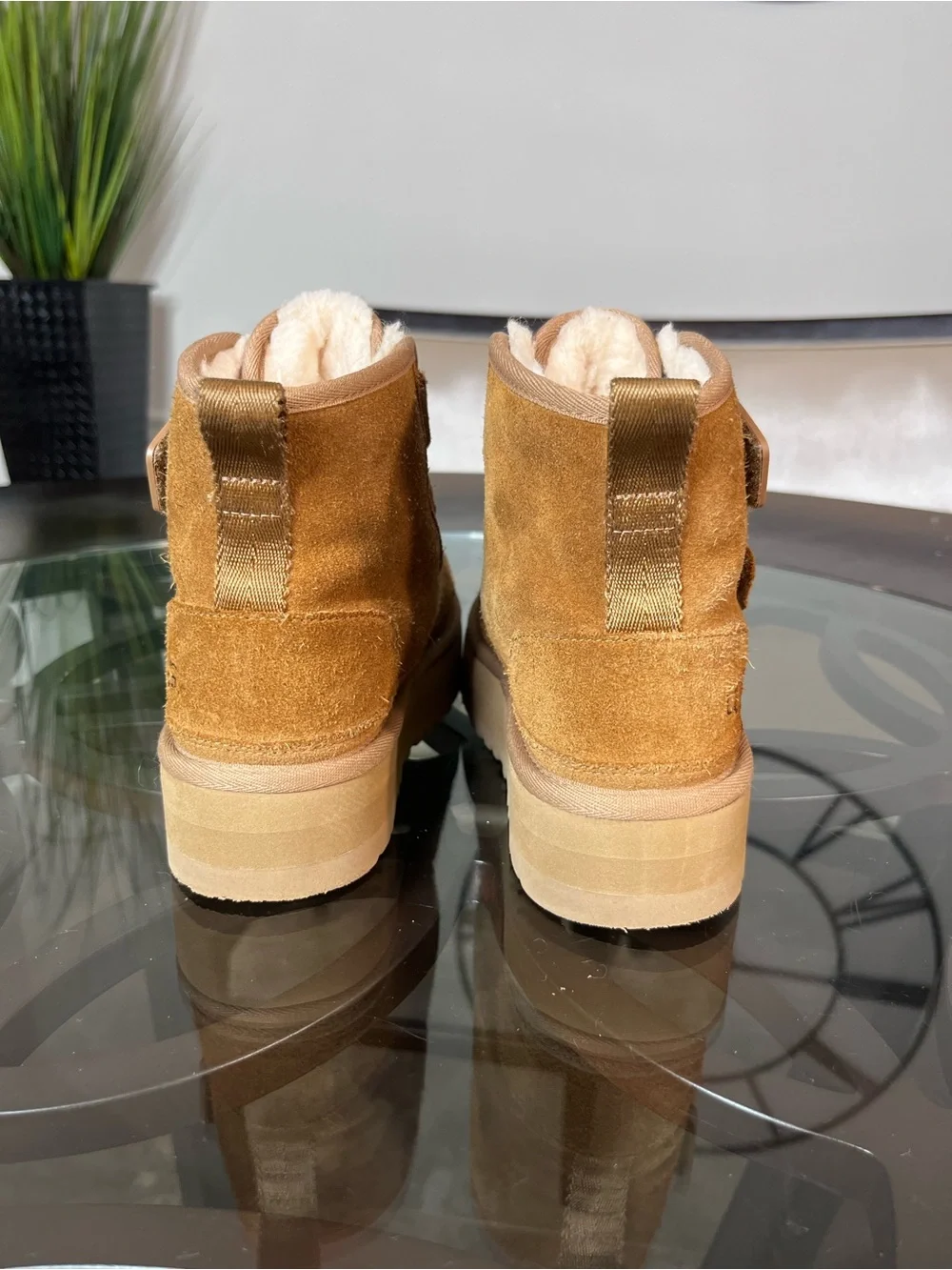 UGG Neumel Platform boots Chestnut Kids Sz 2